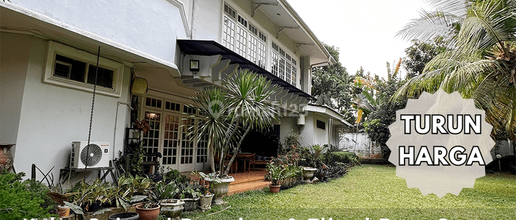 Rumah Kebayoran Baru Ada Pool, Taman Carport Luas 1