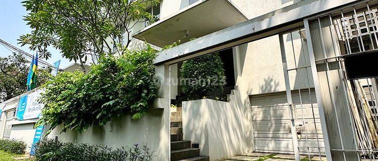 For Rent Rumah 3 Lantai Tropical, Taman & Pool 1