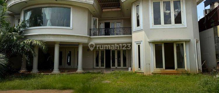 Rumah 2 Lantai Ada Pool, Taman, Garasi Carport Luas 1