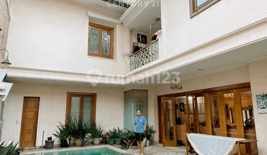 For Sale Quick Luxury Hook House Spacious Swimming Pool In Bintaro 1