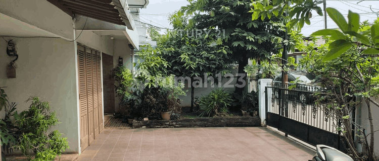 Dijual Rumah 2 Lantai Terletak di Lokasi Strategis Jakarta Timur 1
