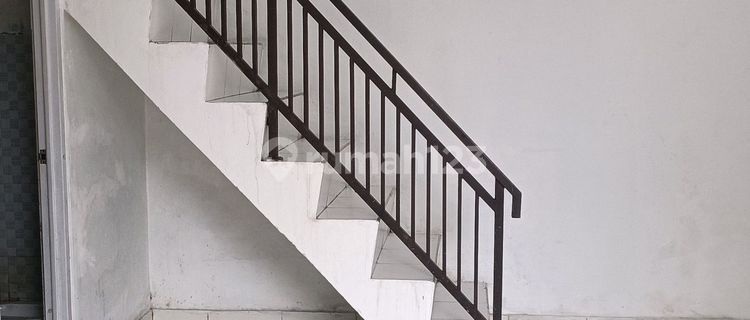 2-Story Shop House for Rent, Flood-Free, West Golf Street, Cisaranten, Arcamanik Subdistrict, Land Area 60 (2 Floors). Electricity Token 7,000 Watts. 1