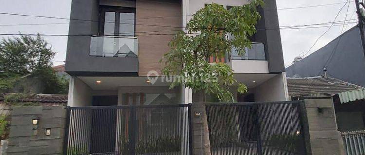 Dijual rumah baru gress di Manyar Jaya
 1