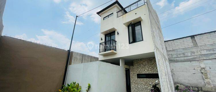 Rumah 3 Lantai Bagus Semi Furnished di Jalan Bonjol, Tangerang Selatan 1