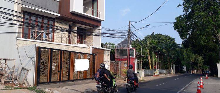 Rumah Baru Shm 4 Lantai Kawasan Elite Jagakarsa, Jakarta Selatan (dd) 1