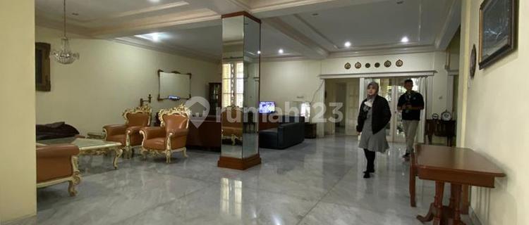 For Sale House in Kebayoran Baru Cheap Price Negotiable - Good and Strategic Location - 2 Car Road Access Wide - Best Investment Land Area 417 Building Area 718 Bedrooms 5+3 Bathrooms 7 Floors 2 Carport 2 Garage 4 SHM Price 16 Billion (Negotiable) Mr. Agus 1