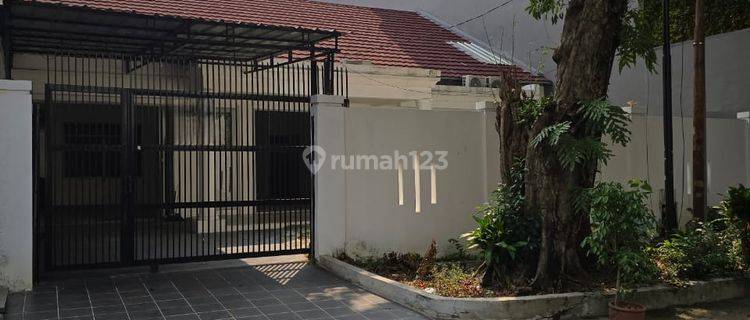 For Rent Rumah Siap Huni Di Senopati Kebayoran Baru Jakarta Selatan Shmluas Tanah 380m2luas Bangunan . ±350m21 Lantaikamar Tidur . 3 Kamar Mando 2 Kt 2+ Km 1 Pembantu Pantryaclistrik 11.000wattair Tanah & Pamgarasi 1 Mobilcarport 3 Mobilharga Rp. 350jt/ T 1