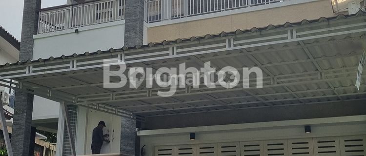 Modern, luxurious, fully furnished 2.5-story house, move-in ready in Sentul City. 1