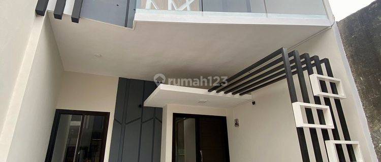 Rumah di Kutisari 2 Lantai SHM Timur 1