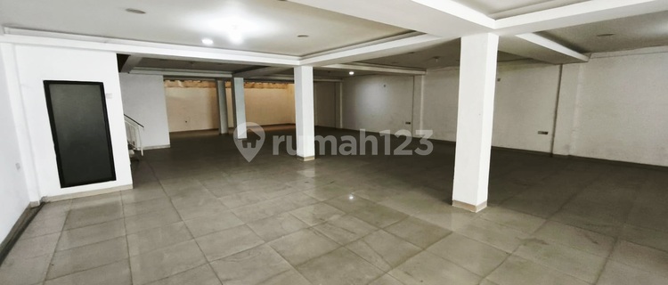 Three-Unit Terrace Shop on Jalan Panjang, 620 M2, Strategic Location, Suitable for Office, Showroom, Restaurant, Cafe 1