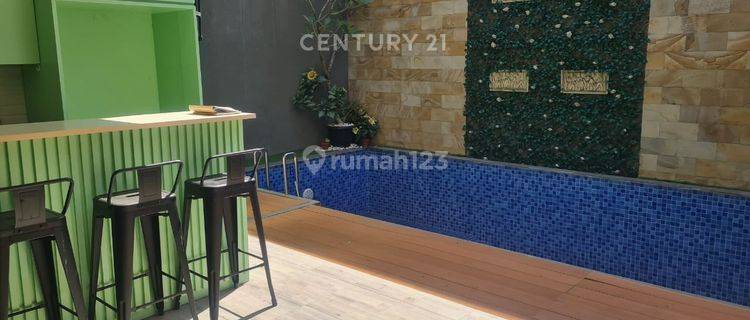 Rumah Dengan Kolam Renang Siap Huni Kota Baru Parahyangan 1