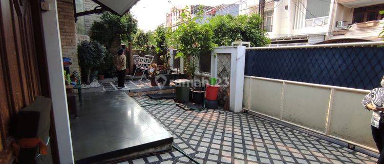Disewakan Rmh Tjdrn Selatan 220m2 Pinggir Jalan 1
