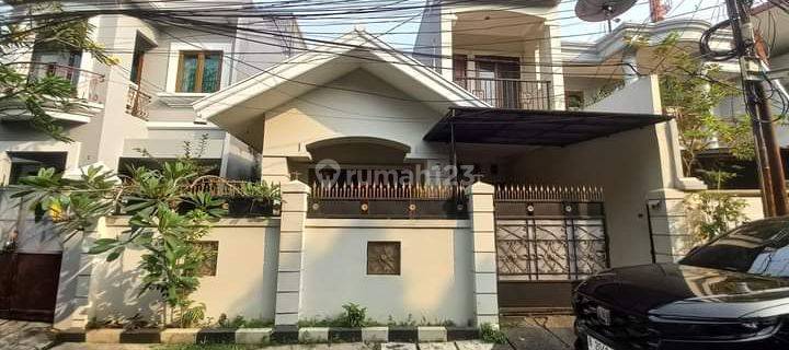  Rumah Semi Furnished SHM - Sertifikat Hak Milik Bagus di Jl. Pam baru, Bendungan Hilir 1