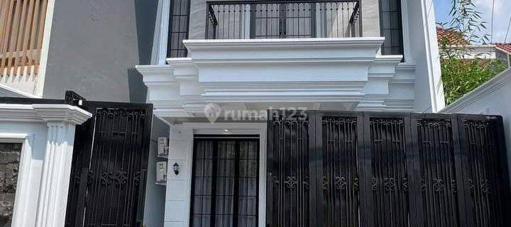 Dijual Rumah American Classic  Semi Furnished SHM - Sertifikat Hak Milik di Jl. Sawo Manila, Jati Padang Bagus 1