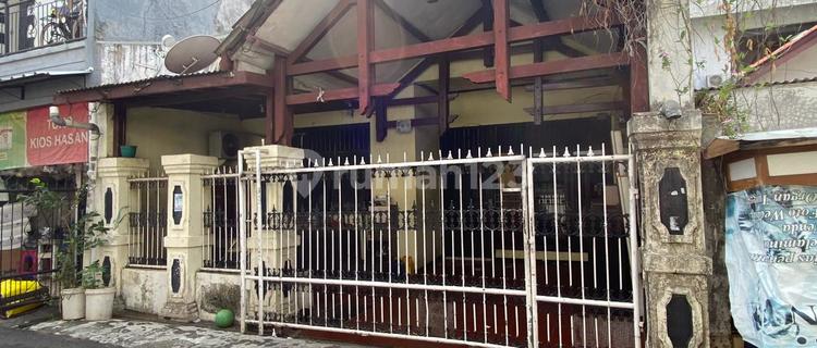 Only 700 Meters from Pagi Sore Cempaka Putih. at Jl. Cempaka Warna I No 20, Cempaka Putih Timur, Cempaka Putih, Central Jakarta City, DKI Jakarta, Indonesia, 10510, Cempaka Putih 1