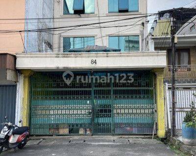  Di Kos Kosan Stsangat Strategis. Jalan Keutamaan No. 84 Rt. 007/01 Kelurahan Krukut, Kecamatan Tamansari, Jakarta Barat, Gajah Mada 1