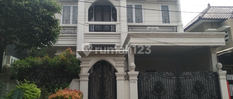 Rumah American Classic Ada Kolam Renang. Di Perumahan Kemang Pratama 1, Jl. Duta Pratama Blok Y, Bojong Rawalumbu, Rawalumbu, Kota Bekasi, Jawa Barat, Indonesia, 17116, Kemang Pratama 1