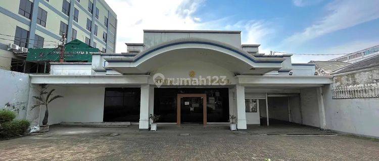  di Gedung Kantor pinggir jalan utama kramat raya dan Salemba. Wilayah komersial aktif. Jl Kramat Raya No 51, Kec Senen, Kel Kramat, Jakarta Pusat 10450, Salemba 1