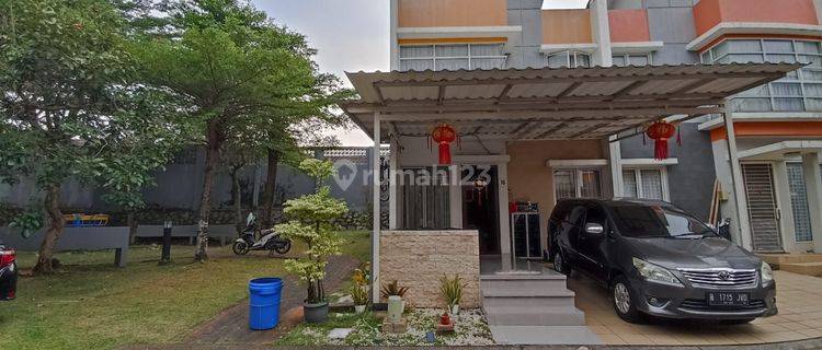 Rumah Hook Ada Teras Sudah Kanopi Taman Pribadi Dekat Goldfinch 1