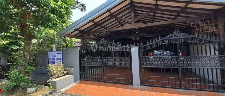 Rumah 2 Lantai Hadap Timur Butuh Renovasi SHM 1