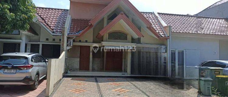 Rumah Sudah Renovasi Semi Furnished SHM di Jalan Sutera Delima 4, Tangerang 1