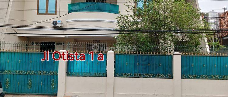 Rumah 2 Lantai Bagus Unfurnished SHM di Jl Otista 1 A, Jakarta Timur 1