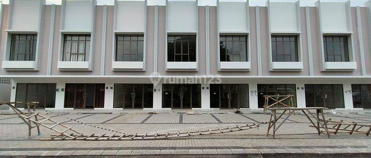 Ruko hadap jalan. Lokasi strategis sekali. Bisa langsung buka usaha atau disewakan 1