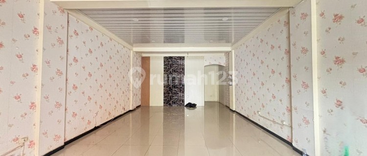 For Sale: Kemang Pratama Shophouse, 2 Floors, 200m2 Area, Spacious Parking, Strategic Location, 24-Hour Security, Cash or Credit Accepted, 2km to Pakuwon Mall Bekasi, Bekasi City 1