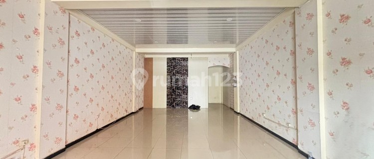 For Sale: Kemang Pratama Shop House, 200m2 Area, Spacious Parking, Strategic Location, 24-Hour Security, Cash or Credit Accepted, 2km to Pakuwon Mall Bekasi, Bekasi City. 1