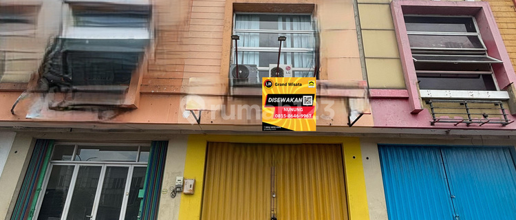 For Rent: 2-Story Shop House in Grand Wisata, Spacious Parking, Suitable for Office, School, Clinic, Pharmacy, 100m from Mall, Direct Access to Tambun Toll Road, Grand Wisata Bekasi. 1
