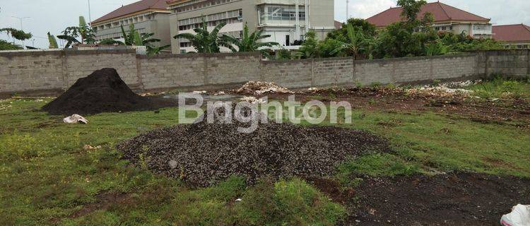 THE BACKGROUND OF UDAYANA HOSPITAL HAS BEEN FENCED 1