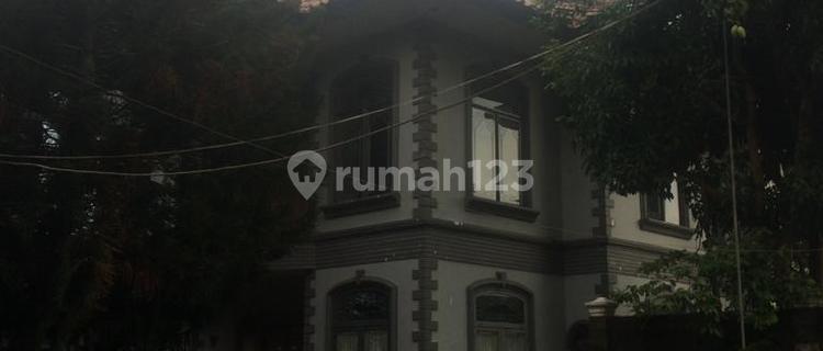 Rumah Bagus Kokoh 2 Lantai Luas Halaman Semifurnis Siap Huni di Kediri 1