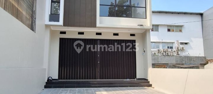 New Shop House on Main Road Jl. Kiaracondong Near Soekarno Hatta 1