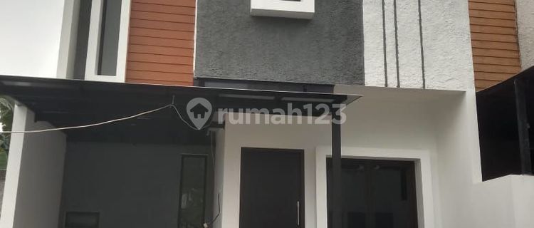 Muslim townhouse near Jatiasih and Jatiwarna toll gates. 1