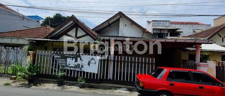 Rumah Tua Sangat strategis Dan Cocok di buat Usaha Caffee 1