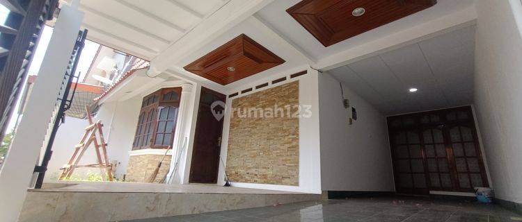 Di Jual Rumah Jl 2 Mobil Ngepas Area Tebet 1