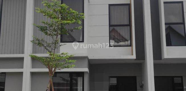 Rumah 2 Lantai Semi Furnish Siap Huni Modern Minimalis Dekat ITS & Pakuwon City 1