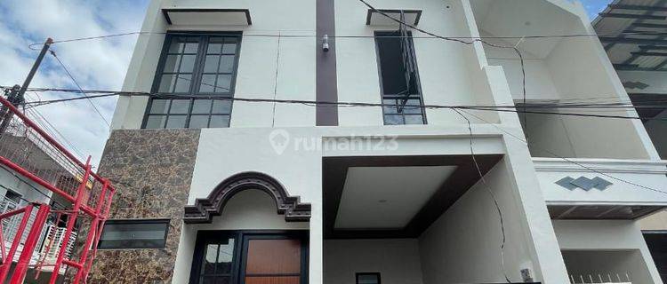 CA117 DIJUAL RUMAH SIAP HUNI 2 LT, DESIGN MINIMALIS MODERN, SHM, MURAH & KAWASAN TERBAIK DI PLATUK SURABAYA 1