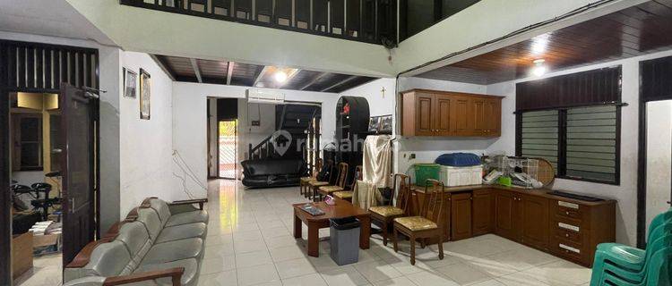 Disewakan Murah Rumah Dua Lantai di Puri Indah Jakarta Barat 1