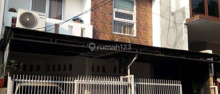 Rumah dikawasan strategis elit,ada kolam renang ,Jakarta Selatan. 1