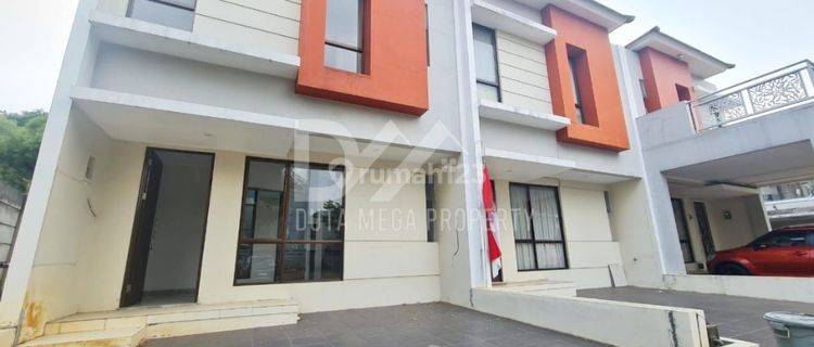 Rumah pojok cantik , modern  , Asri dekat Transmart Graha Raya
.  1