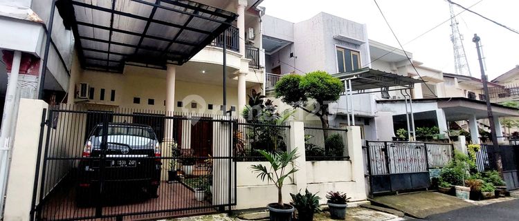 Ready-to-Occupy and Well-Maintained House in Depok 1