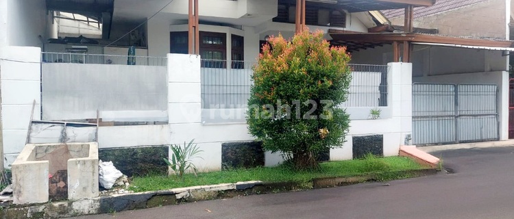 Ready-to-Live House in a Serene Complex 1