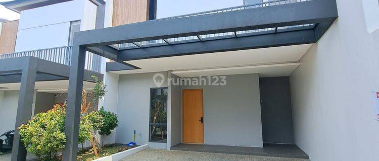 Rumah Baru Modern 2lt Siap Huni di Komplek Elit Setraduta Pusat Kota Bandung 1