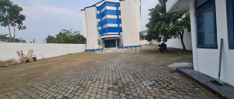 Dijual Gedung Lt 3116 LB 2000, 3 Lantai, Lokasi Pinggir Jl. Raya, Parkir Luas, Ada Mess Karyawan 1