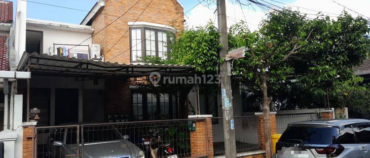 Rumah 2 Lantai Luas Berdesain Inggris di Rempoa, Tangerang Selatan 1