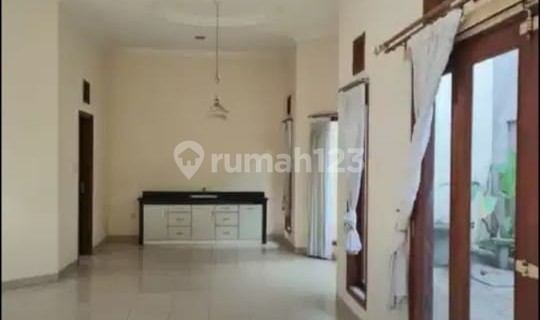 Rumah 3 Lantai di Setraduta Dago Bandung 1