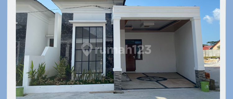 One Gate System Contemporary Model Residence 1