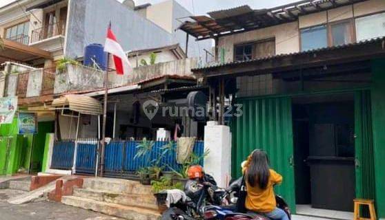 Cepat Rumah Tua Hitung Tanah di Tebet, Jalan Depan Lebar 1