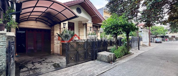 Ready-to-Occupy House Spacious Backyard Strategic Location Near KRL 1